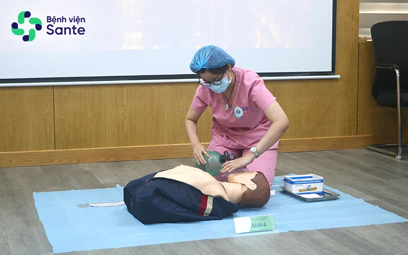응급 환자 심폐소생술(CPR) 실기 - 호치민시 빈탄구 SANTE 병원
