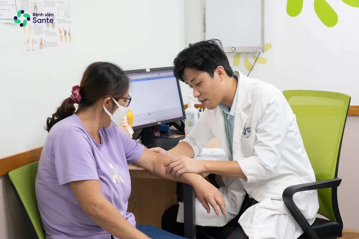 Bệnh viện Sante - Bệnh viện Sante nhận 2 giải thưởng tại Vietnam Brand Excellence 2026 (Hình 3) Đội ngũ y bác sĩ chuyên khoa Chấn thương chỉnh hình Bệnh viện Sante