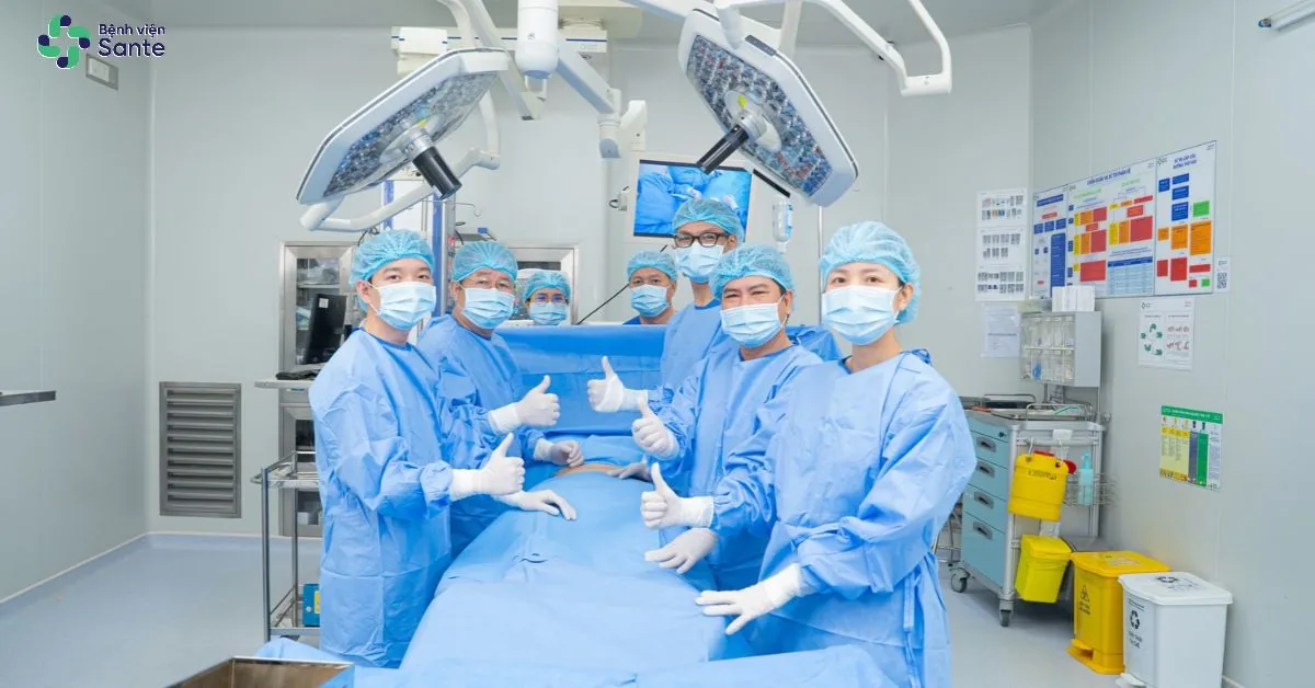 Bệnh viện Sante - Thay Khớp Gối Hết Bao Nhiêu Tiền? Chi Phí Và Mức BHYT Chi Trả 2026 (Hình 4) ISO 6 Class 1,000 certified sterile positive-pressure operating suite dedicated to Orthopedics at Sante Hospital